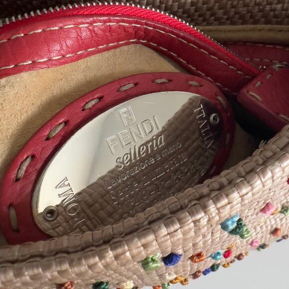 Fendi Selleria raffia floral embroidered mamma baguette. - Picture 2 of 10